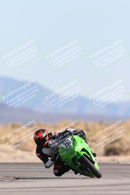 media/Dec-07-2025-CVMA (Sun) [[3e7d2de5dc]]/Race 9-Formula UL Shootout/